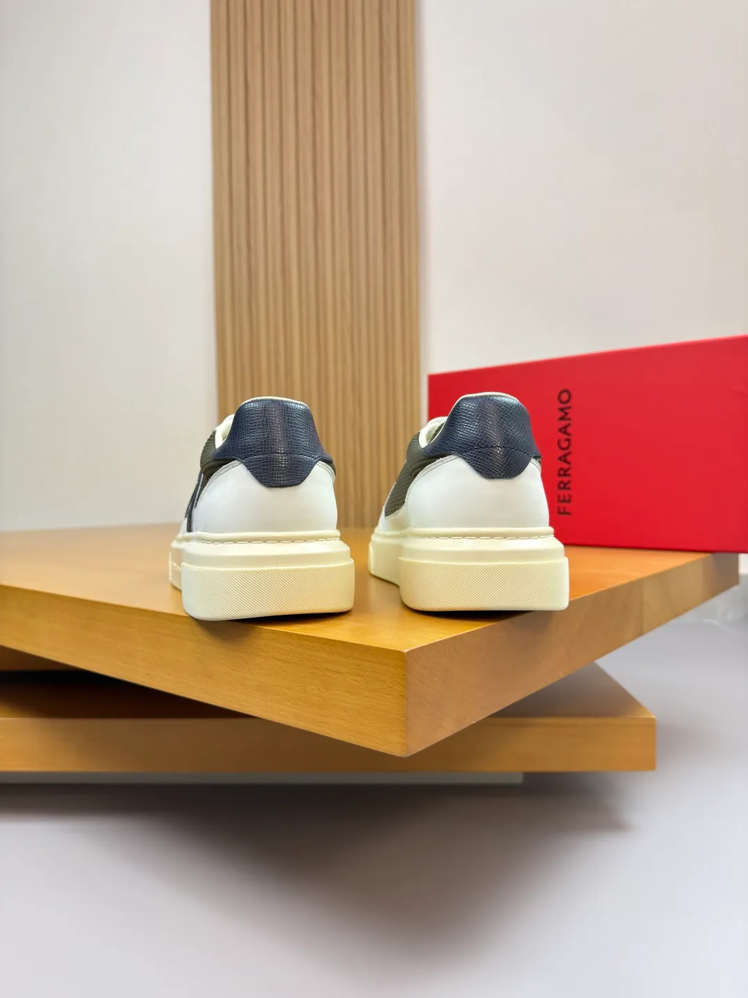 Men's men's shoes 💰420 [New style] 🏃‍♂️🏃‍♂️[ Ferragamo] Ferragamo - High-end quality original order·Casual sports shoes - Upper: 🔝Nappa calfskin, suede calfskin, shoe body. Sewing brand totem, tongue air pressure brand logo - Inner: water-dyed cowhide - Outsole: ultra-light TPU foam rubber; molded outsole -Ultra-high quality control and fine workmanship: outstanding (high-end, extravagance, grade) -Size: 38-45 (46, can be customized)